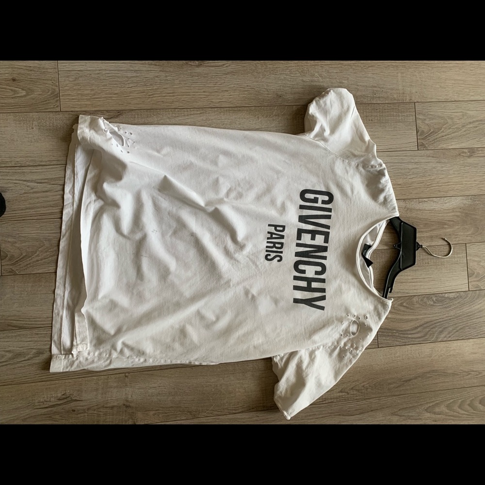 Givenchy- large Colombia fit